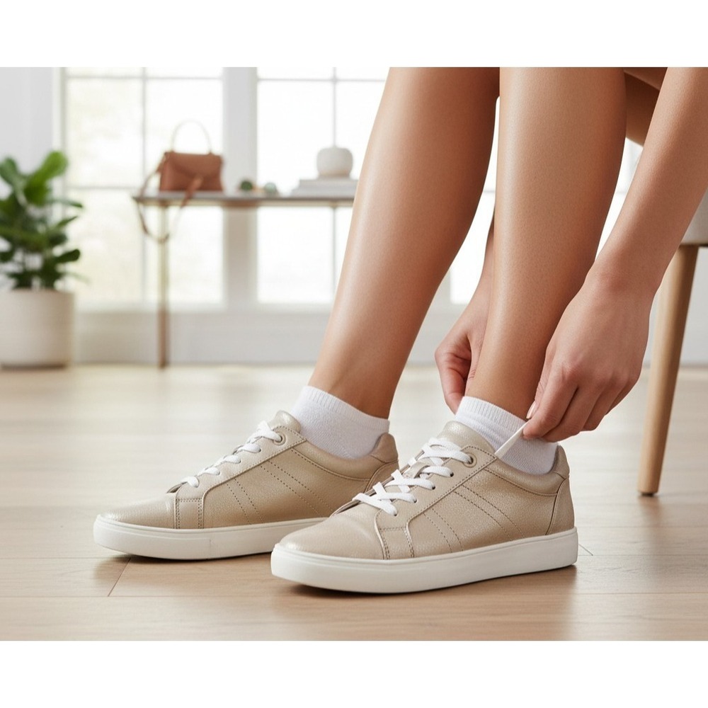 Soul Naturalizer Neela Sneakers in a Gold Metallic Finish - Size 7M
